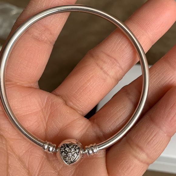 Authentic Pandora Limited Edition You Melt My Heart Bangle Bracelet EUC - Picture 6 of 13